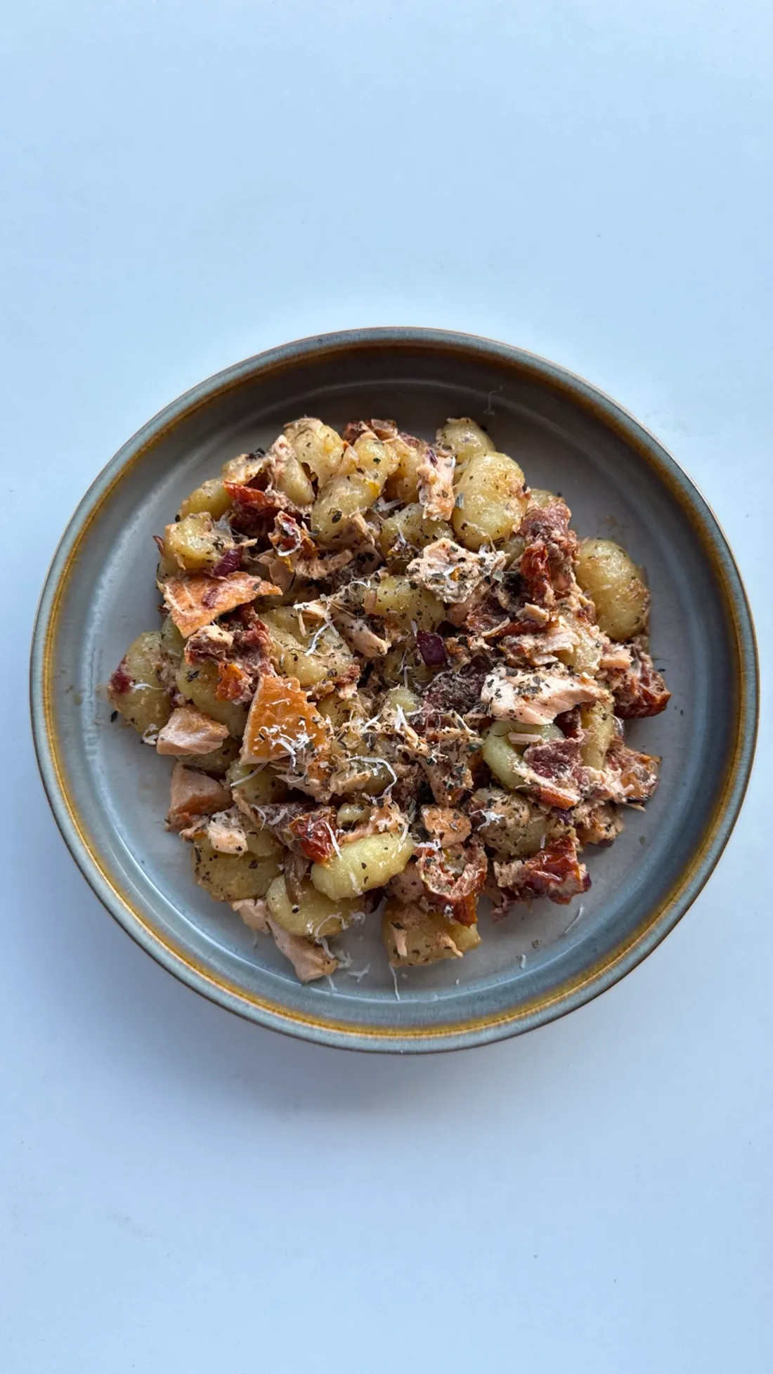 Foto de Gnocchis con salmón y tomates secos