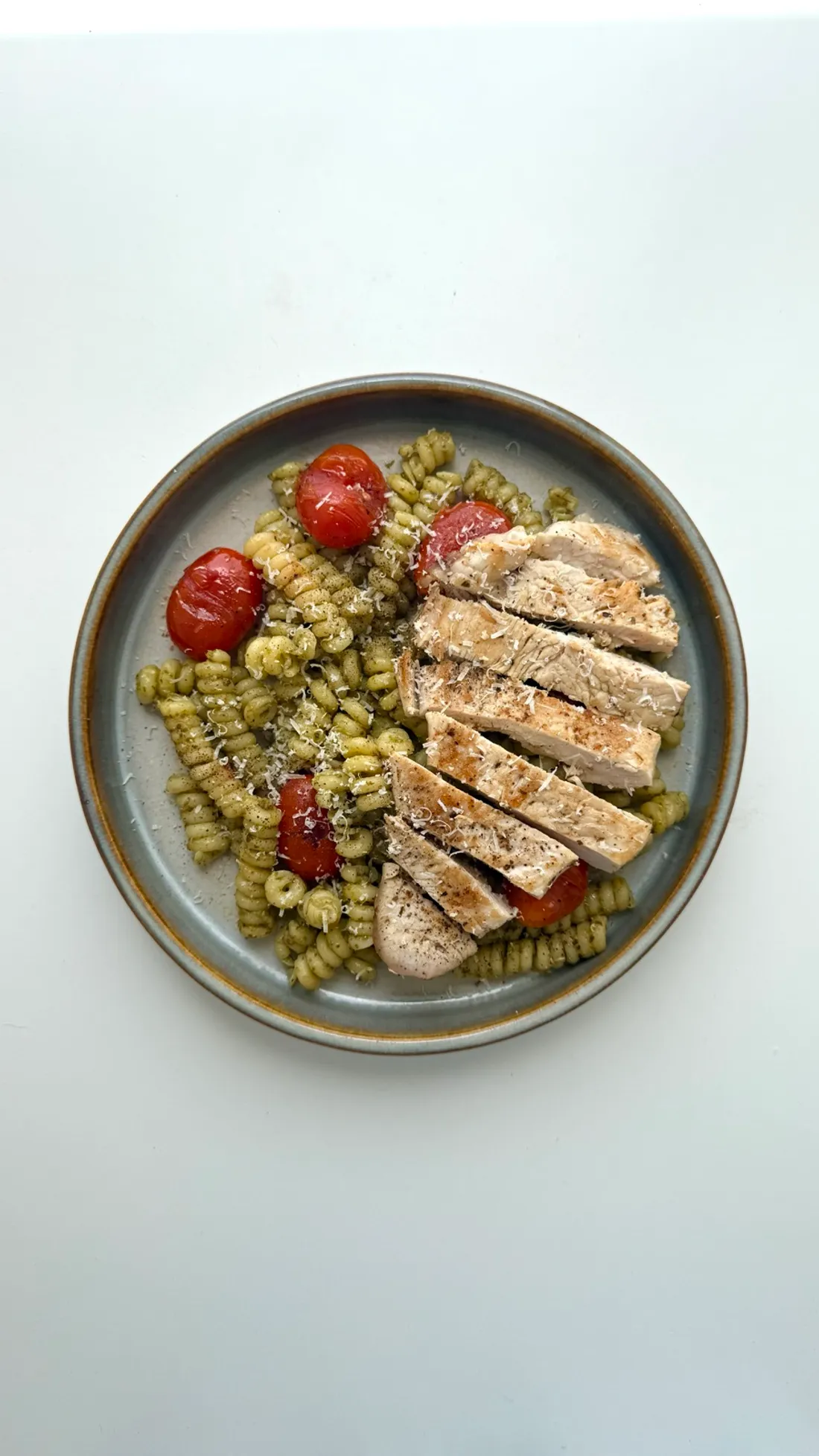 Foto de Pasta con pesto y tomates cherry