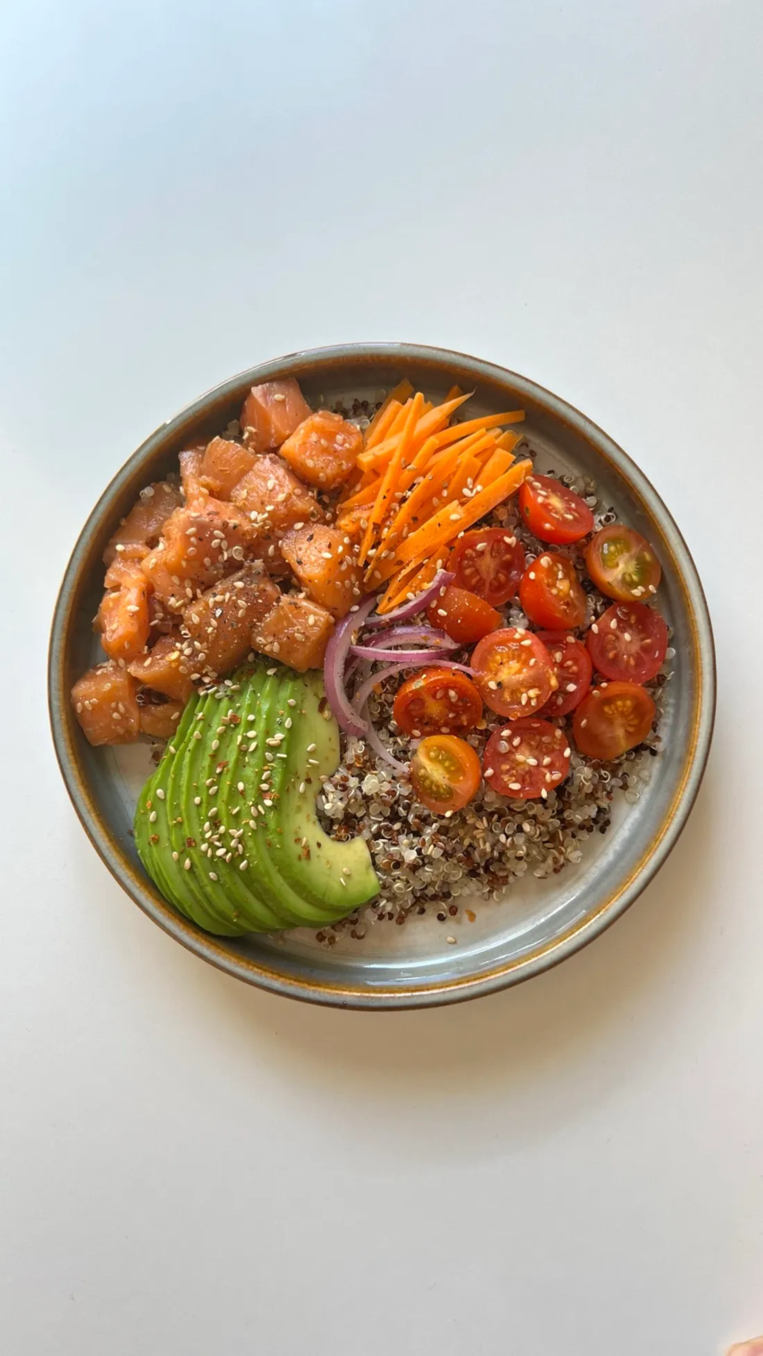 Foto de Quinoa con dados de salmón